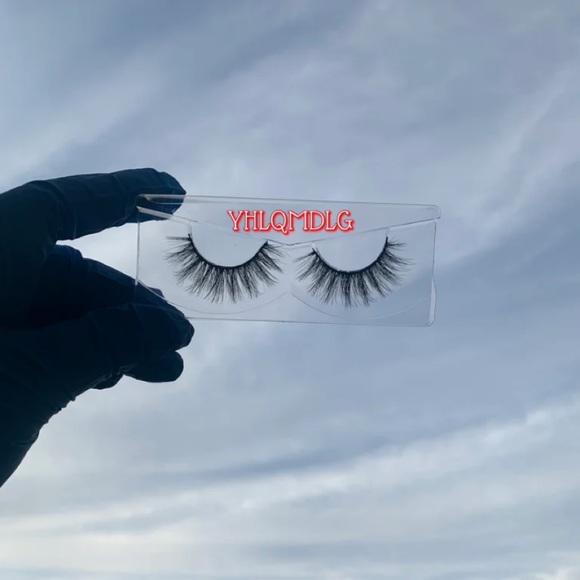 Lashes - Picture 4 of 7